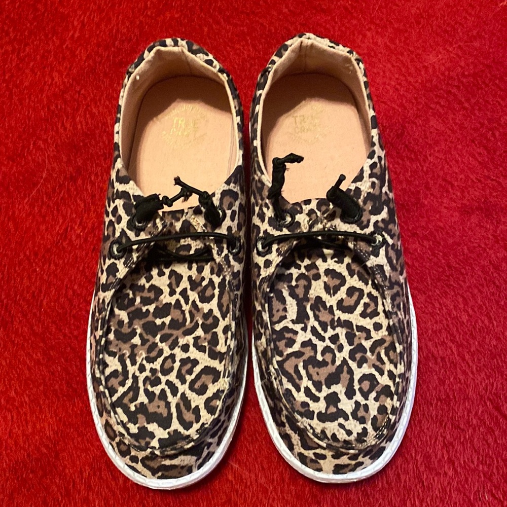 True Craft leopard print ladies Oxford shoe size 8. Brand new, never worn